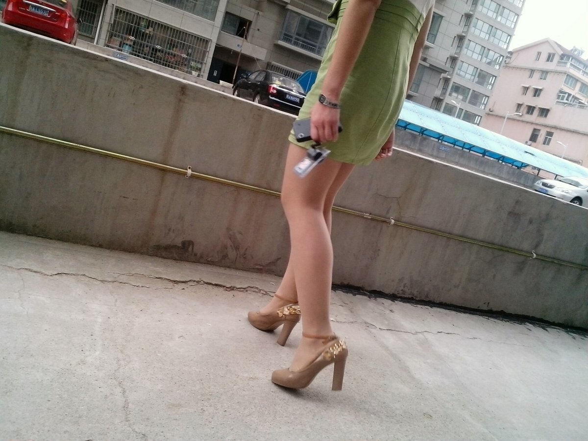 戶外街拍 VOL.131 小区里面的肉丝少妇