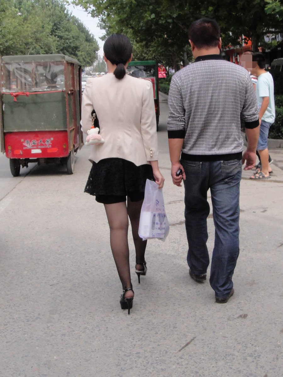 戶外街拍 VOL.222 黑裙黑丝黑高美妇背影