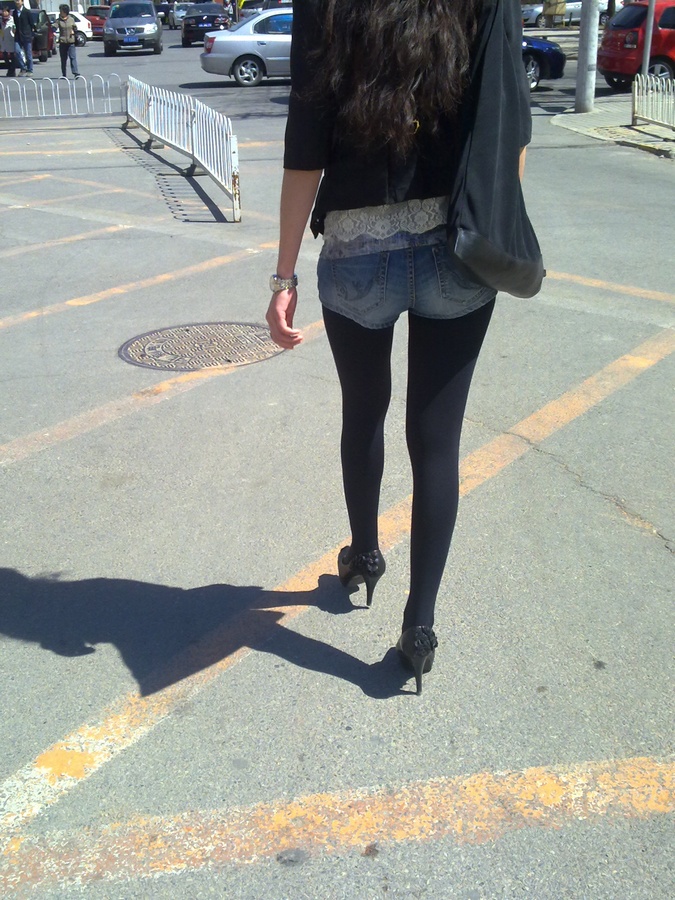 戶外街拍 VOL.124 跟拍黑丝美女