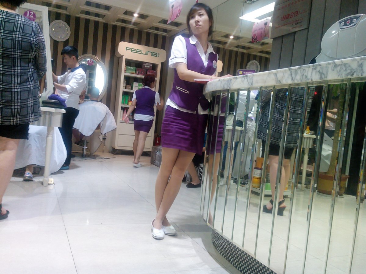 戶外街拍 VOL.286 美发店里新来的肉丝小妹